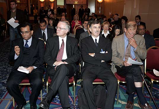 Publika pokazala velik interes za izlaganje dr. Mahathira Mohamada