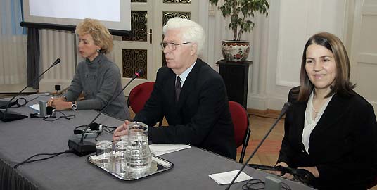 Profesor Elena Telegina, izvršna direktorica Instituta za geopolitiku i energetsku sigurnost Rusije, akademik Zvonimir Baletić, predsjednik GEOFO, dr. Jasna Plevnik, potpredsjednica GEOFO-a (s lijeva na desno).